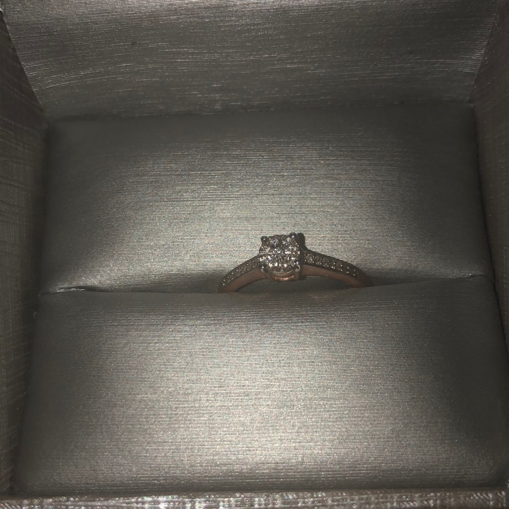 I am selling a 10k rose gold accent promise ring size 5.0.It’s a beautiful ring.